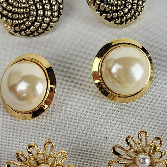 Vintage 80s Gold & Cream Flower Pierced Earrings - Picture 3 of 9